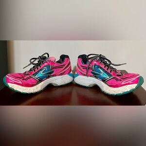 Women’s Brook’s running shoes. Worn. Fair condition. Size 6.5